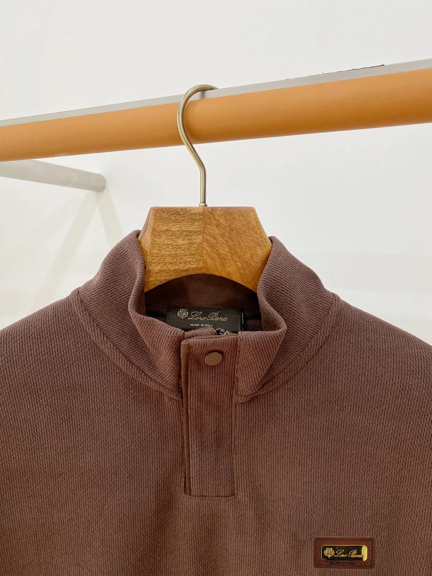 , LP 2051 autumn and winter New Arrival men's casual round neck sweatshirt, the final channel product has appeared! ! Simultaneous sales at the counter! It is no exaggeration to say that LP items have always been one of the must-have items for successful business people! The brand's high-end style and powerful aura are not something that everyone can easily overcome. The fabric is customized with 24% cotton + 69% polyester + 7% spandex, the stitching is neat, and the upper body is fashionable and stylish. Size:M-3XL